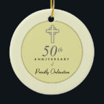Ornamento De Cerâmica 50º aniversário do Padre com a Cruz Embriagada<br><div class="desc">Palavras religiosas sobre alegria,  bondade e fé com uma cruz gravada na cor da cinza para um jubileu muito especial. Mande seus melhores desejos a um padre no seu 50º aniversário da Ordenação Priestal. Este presente,  lembrança ou presente em cores suaves será uma perfeita surpresa.</div>