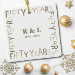 Ornamento De Cerâmica 50º aniversário Dourado do casamento<br><div class="desc">Comemore com um dom exclusivo feito para você,  seu parceiro ou um casal bonito que você conhece. Projetado para um marco cinquenta anos,  você pode personalizar e personalizar facilmente por iniciais e anos. Certifique-se de verificar o resto da minha coleção para mais produtos.</div>