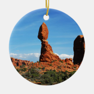 Ornamento De Cerâmica a garganta aterra rocha equilibrada