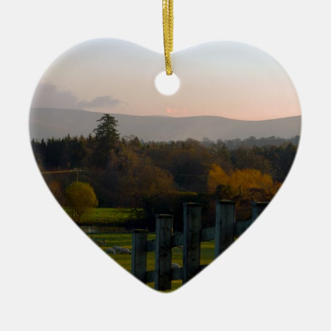 Ornamento De Cerâmica A Irlanda é bonita (Frente)