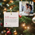 Ornamento De Cerâmica À Minha Filha Do Passo "Bônus" | Oferta de Cotação<br><div class="desc">Este enfeite simples e doce diz "À Minha Filha de Bônus" em tons modernos e de tendências, com uma citação e um lugar para nomes. Mínimo um modelo de foto da sua foto pessoal favorita para um presente que qualquer um adoraria. Perfeito para o Dia da Filha, seu aniversário ou...</div>