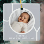 Ornamento De Cerâmica A primeira Cinza de Natal do Elegante Baby Boy<br><div class="desc">O Primeiro Ornamento Fotográfico de Natal deste elegante Baby Boy é decorado com a palavra JOY em fundo de cinza. Facilmente personalizável com sua foto,  nome e ano.</div>