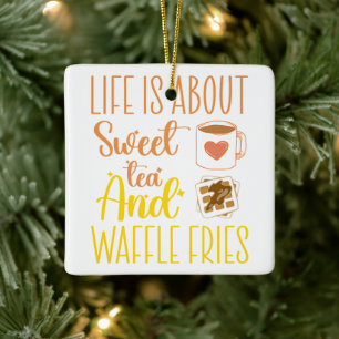 Ornamento De Cerâmica A Vida É Sobre Chá Doce E Fritas De Waffle Engraça