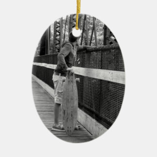 Ornamento De Cerâmica Adolescente com Longboard