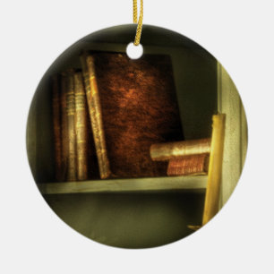 Ornamento De Cerâmica Advogado - Na Biblioteca