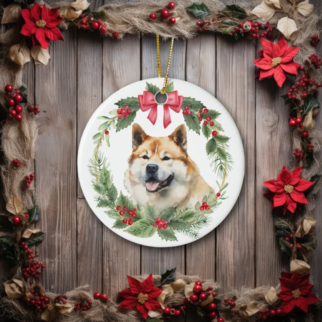 Ornamento De Cerâmica Akita Dog Red Arco Holly Wreath (Criador carregado)