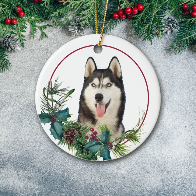 Ornamento De Cerâmica Alaskan Malamute Dog Evergreen Berry Wreath (Criador carregado)