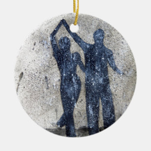 Ornamento De Cerâmica Amantes que dançam na chuva