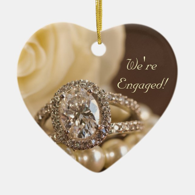 Ornamento De Cerâmica Anel Noivado de Diamante Oval e Rosa Branca (Frente)