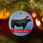 Ornamento De Cerâmica Angus Negro Personalizado e Santa Hat<br><div class="desc">Uma foto de um touro negro de Angus vestindo um chapéu de Papai Noel sobre fundo de neve é perfeita para o criador de Angus.</div>