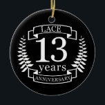 Ornamento De Cerâmica Aniversário de casamento tradicional do local 13 a<br><div class="desc">Uma design para celebrar 13 anos de casamento. Este design tem um design de riscar branco (cor tradicional) em um fundo preto. Lace é o presente tradicional para esta ocasião. O texto refere-se a Ivory, 13 anos de aniversário. Uma design romântica para comemorar seu 13 ano de casamento. Se você...</div>