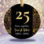 Ornamento De Cerâmica Aniversário de Natal ouro floral negro<br><div class="desc">Aniversário de Natal de ouro floral negro Ornament cerâmico. Sparkly, na moda e belo e elegante presente barato para casais celebrando seu casamento. É uma elegante marca de aniversário de casamento que pode ser personalizada com sua informação especial de aniversário. Ps: não há brilho real ou parte levantada, é um...</div>