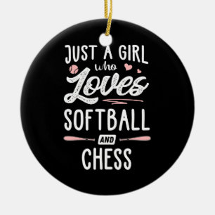 Ornamento De Cerâmica Apenas Uma Menina Que Ama Softball E Xadrez.