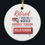 Ornamento De Cerâmica Aposentado Trabalhador Postal Funny Mailman<br><div class="desc">Um presente de despedida bonito e engraçado para um colega de trabalho que acabou de terminar o seu último turno depois de muitos anos de serviço a entregar correio, encomendas e presentes de Natal através da neve, granizo, chuva e mau tempo. Trabalhador postal aposentado Adeus Tensão Alô Pressão parando presentes...</div>