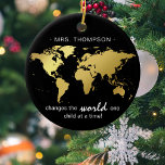Ornamento De Cerâmica Apreciação dos Professores do Mapa Mundial Negro e<br><div class="desc">Deixe o professor do seu filho saber o quanto eles são apreciados com este enfeites de natal preto e ouro na moda. Design apresenta um fundo preto moderno com um mapa falho de ouro e o texto 'ADD NAME' - muda o mundo de uma criança de cada vez!</div>