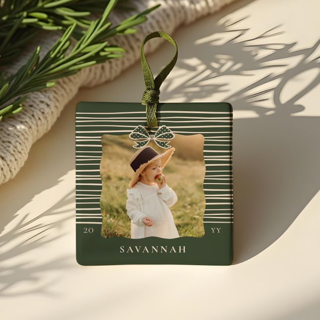 Ornamento De Cerâmica Arco de Natal Moderno Stripes Ondas Fotografia Ond (Christmas Bow Modern Stripes Wavy Photo Keepsake Ceramic Ornament)