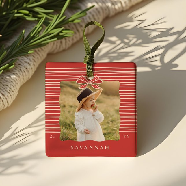 Ornamento De Cerâmica Arco de Natal Moderno Stripes Ondas Fotografia Ond (Christmas Bow Modern Stripes Wavy Photo Keepsake Ceramic Ornament)