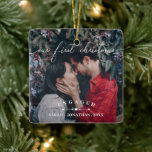 Ornamento De Cerâmica Arrows & Heart First Christmas Engaged Photo<br><div class="desc">Dobrar nosso primeiro enfeite de Natal ao qual você pode adicionar duas fotos de você e outras significativas. O nosso primeiro Natal está escrito através de uma delicada escrita branca. Adicione seus nomes e o ano em que ficou noivo debaixo de duas setas apontando para um coração. ENVOLVIDO em texto...</div>