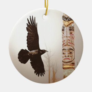 Ornamento De Cerâmica Arte Flying Raven & Totem-Pole Fantasy