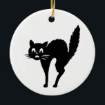 Ornamento De Cerâmica As máscaras vazias lisas DIY do vermelho adicionam<br><div class="desc">As máscaras vazias lisas DIY do vermelho adicionam o estilo da foto das citações do texto: Ornamento do círculo Memórias maravilhosas da família da captação com um ornamento cerâmico personalizado. Adicione suas fotos favoritas, imagens e mensagem pessoal a ambos os lados deste ornamento. Uma costa da linha do ouro faz...</div>