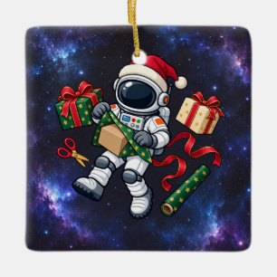 Ornamento De Cerâmica Astronauta do Natal Envolvendo Presentes no Espaço