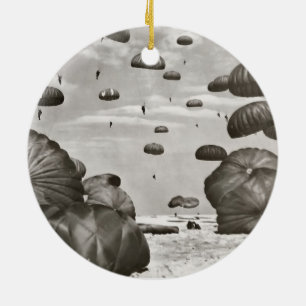 Ornamento De Cerâmica Aterragem do paramilitar