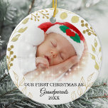 Ornamento De Cerâmica Avós Primeira Foto de Natal<br><div class="desc">Este elegante Enfeites de natal dos Avós é decorado com folhagem de ouro num fundo branco. Facilmente personalizável com fotos e ano de bebê. Note que as pequenas estrelas brancas não estão incluídas na design. Original Watercolor © Michele Davies.</div>