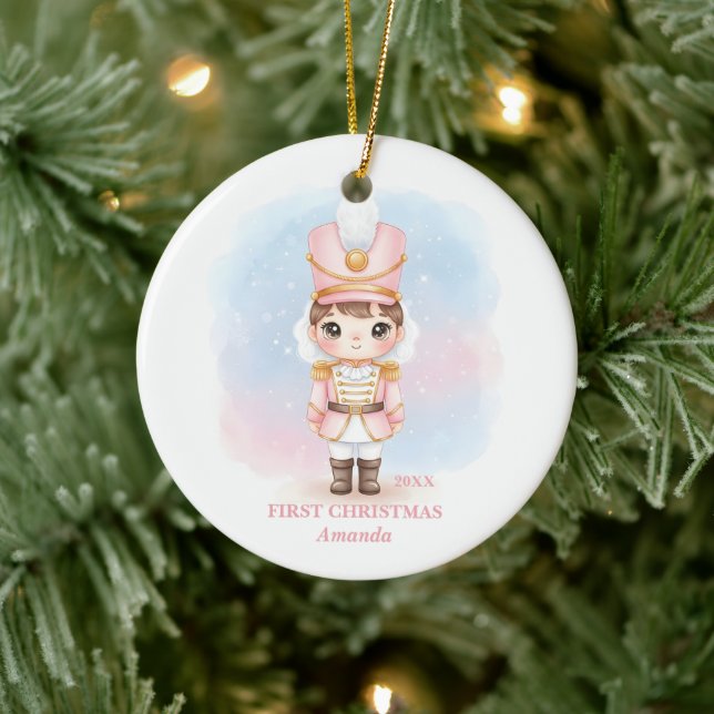 Ornamento De Cerâmica Baby Girl First Christmas Pink Nutcracker Photo (Árvore)