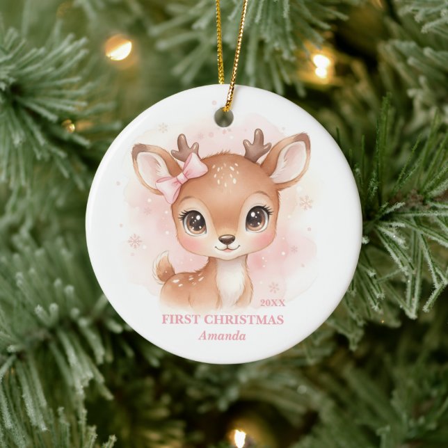 Ornamento De Cerâmica Baby Girl First Christmas Pink Reindeer Photo (Árvore)