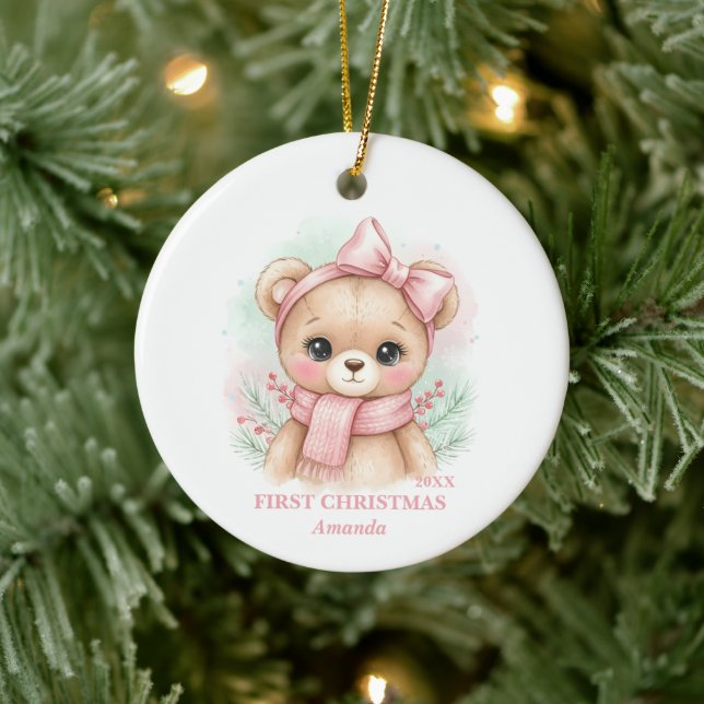 Ornamento De Cerâmica Baby Girl First Christmas Pink Teddy Bear Photo (Árvore)