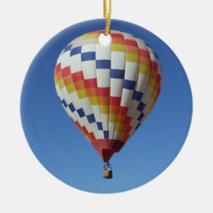Ornamento De Cerâmica Balão de ar quente em um céu azul