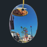 Ornamento De Cerâmica Balboa Fund Zone, Newport Beach, Califórnia<br><div class="desc">Veja ao longo da calçada da Zona Diversa Balboa na Península Balboa em Newport Beach, Califórnia. A zona divertida foi construída originalmente em 1936 e desde então foi atualizada e vendida a novos proprietários várias vezes. Ele tem uma roda-gigante, fliperama, carros-pára-choque, e várias compras de souvenir. Há também empresas de...</div>