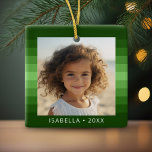 Ornamento De Cerâmica Bandas Retroativas - Verde Natal - Foto Simples<br><div class="desc">Sombras de padrão de faixa verde com uma área de texto simples para um nome e data. Adicione seu instantâneo de selfie ou família favorito. Use uma foto quadrada para criar este ornamento de feriado exclusivo e pessoal. O plano de fundo inclui um padrão de faixa retrorreflectora com uma atualização...</div>