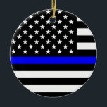 Ornamento De Cerâmica Bandeira americana fina de Blue Line<br><div class="desc">Blue Line fino. Presente perfeito para o recolhimento,  o memorial,  a relembrança e algumas ocasiões especiais.</div>
