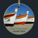 Ornamento De Cerâmica Barcos de Pesca na Foto de Praia de Algarve<br><div class="desc">Barcos de pesca tradicionais em meio às margens arenosas da Armação de Pêra, Algarve, Portugal. Esta fotografia vibrante mostra uma cena pitoresca com barcos de pesca de cor brilhante, refletindo a rica herança marítima da região. Esse produto é para amantes de decoração costeira e também para quem ama as praias...</div>