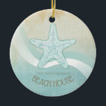 Ornamento De Cerâmica Beach House - Starfish Aqua Blue ID623<br><div class="desc">Este produto nas cores suaves do mar e da areia permite que você adicione facilmente seu próprio nome e texto usando o modelo fornecido. A simples imagem de estrelas-do-mar sobre um fundo angustiado, de aquarela, é destacada por um sotaque de onda em aqua e branco. Se você não tem a...</div>