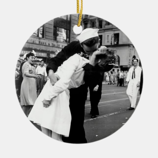 Ornamento De Cerâmica Beijando o quadrado da guerra adeus às vezes (Frente)