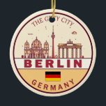 Ornamento De Cerâmica Berlim Alemanha Cidade Skyline Emblem<br><div class="desc">Design de arte colorida e minimalista de Berlim,  com monumentos e marcos da cidade na Alemanha.</div>