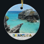 Ornamento De Cerâmica Bermudas Blue Ocean Rocky Beach Foto de Natal<br><div class="desc">Mostre seu amor pelo país das Bermudas nesta temporada de festas com este Enfeites de natal festivo apresentando uma foto de uma bela praia rochosa no oceano azul das Bermudas!</div>