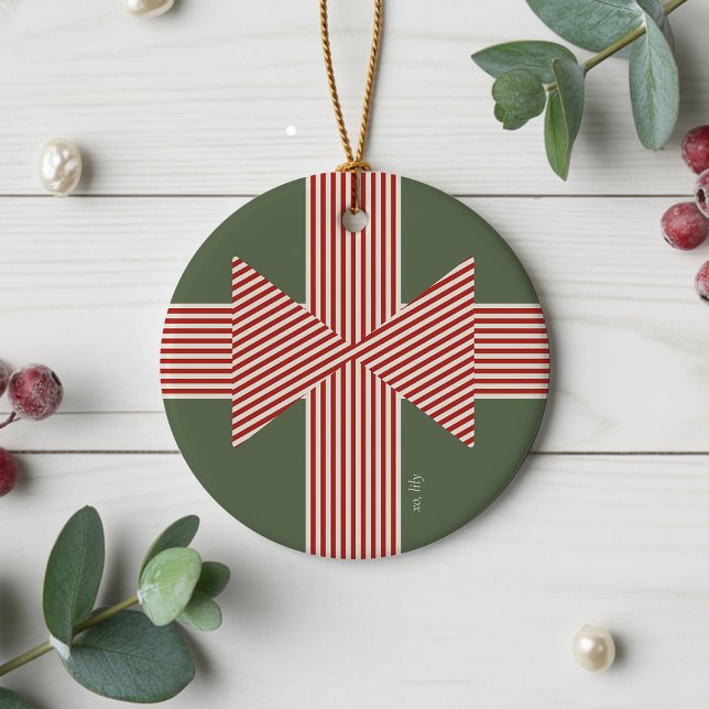 Ornamento De Cerâmica Big Bow of Striped Ribbon (Bold Ceramic Ornament with Custom Message)