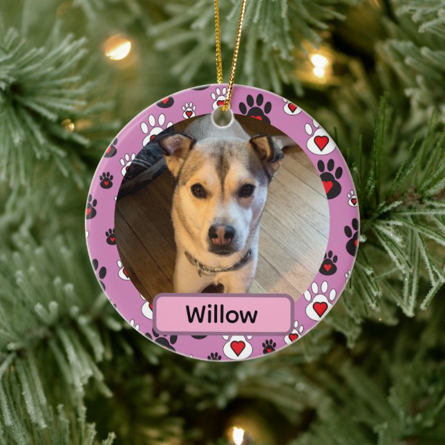 Ornamento De Cerâmica Black White Pawprint Red hearts Name pink Ornament (Árvore)