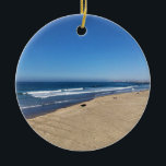 Ornamento De Cerâmica Blackies, Newport Beach, Califórnia<br><div class="desc">Vista do famoso ponto de surf local "Blackies" no píer em Newport Beach, Califórnia. Em 1953, William "Blackie" Blackstock abriu o bar de mergulho, Blackies perto do Mar. Desde então, os moradores têm chamado essa praia de "Blackies", e é um lugar de surf popular para grandes barqueiros e iniciantes. Foto:...</div>