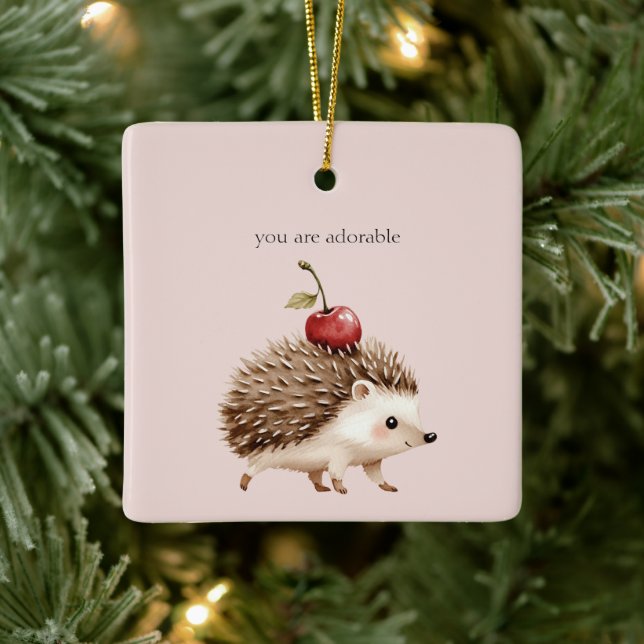 Ornamento De Cerâmica Blush Pink Red Cherry Adorable Hedgehog (Árvore)