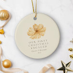 Ornamento De Cerâmica Boho Floral Personalizado Envolvido no Primeiro Na<br><div class="desc">Celebre a alegria do seu primeiro Natal engajado com este adorável ornamento cerâmico inspirado em vassoura. Apresentando um design floral amarelo macio, este ornamento é personalizado com seus nomes e o ano, criando uma bela manutenção para marcar este marco especial. A delicada flor e os tons quentes adicionam um toque...</div>