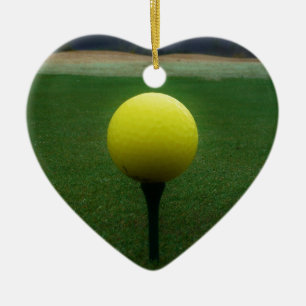 Ornamento De Cerâmica Bola de Golfe Amarelo no campo de golfe da montanh