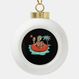 Ornamento De Cerâmica Bola Esqueleto desfrutando de um frio em um