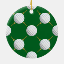 Bolas de golfe e Tees no Verde