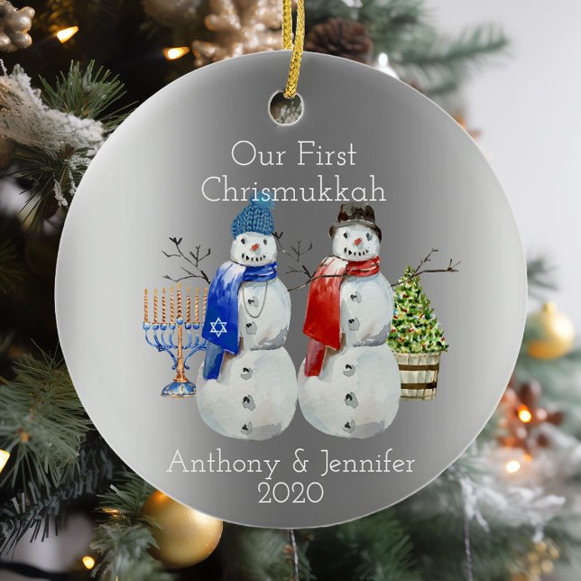 Ornamento De Cerâmica Boneco de neve de Hanukkah Natal nosso primeiro Ch (Criador carregado)