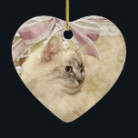 Ornamento De Cerâmica Bonito gatinho romântico<br><div class="desc">Gatinho de cabelos longos,  incerto se o ragdoll ou o himalaia não abrigam,  veteranos ou eu realmente sei,  com cores vintage e um gato de olhar romântico ama o ornamento cardíaco</div>