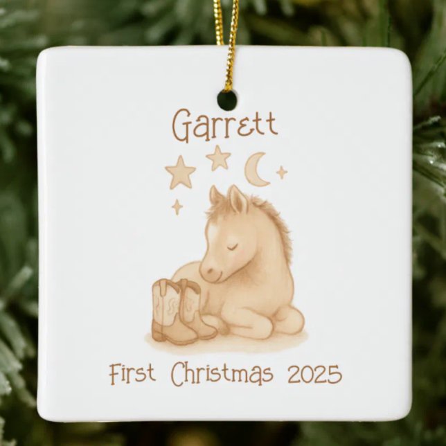 Ornamento De Cerâmica Boots & Foal do Primeiro Vaqueiro de Natal (Sweet western style baby's first christmas ornament)